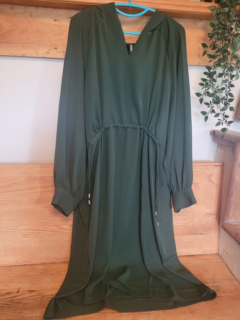 NWT Joelle Collection - Elegant Forest Green Long Sleeve Midi Dress
